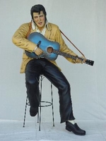 lifesize Elvis Presley met gitaar op kruk model 1512